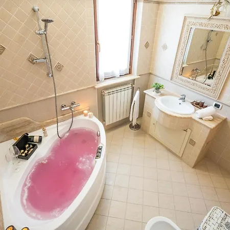 Antonella Wellness & Jacuzzi Apartment *